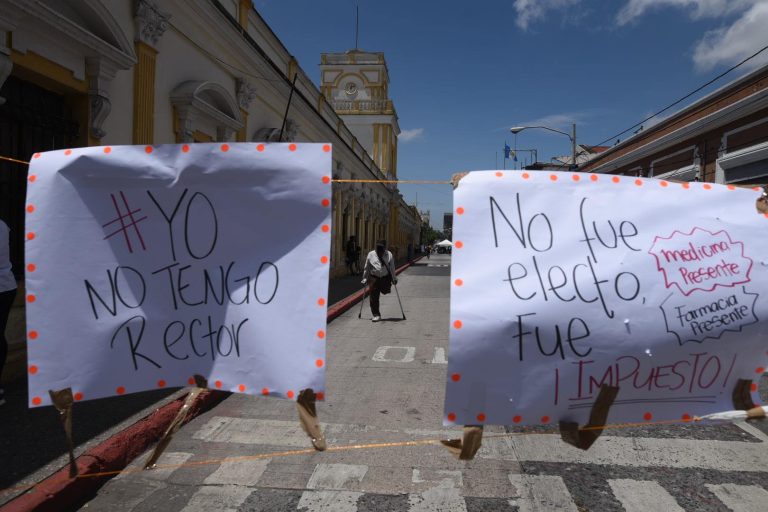 jornada médica frente a la Usac