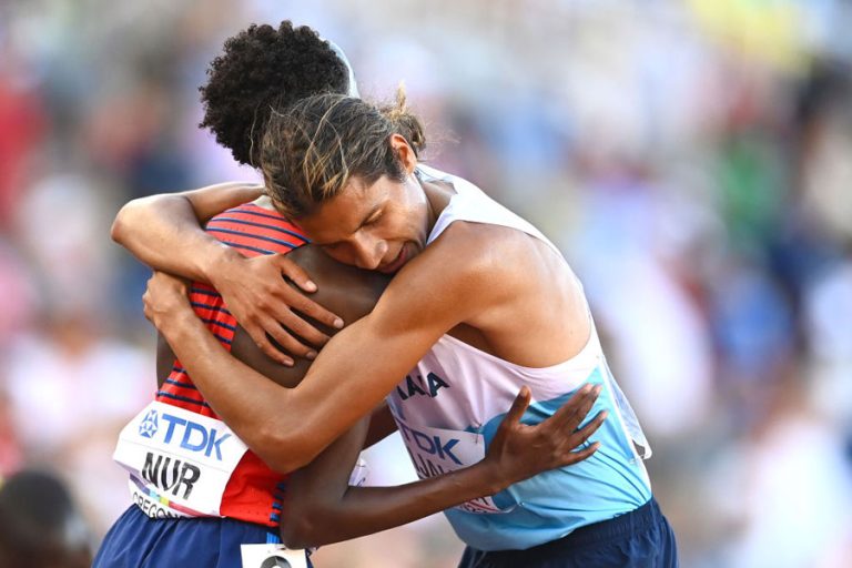 Luis Grijalva en la final de los 5 mil metros en el Mundial de Atletismo