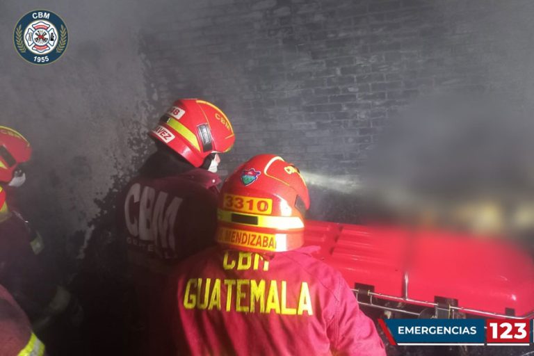 Incendio en condominio Juan Pablo, zona 7 de Mixco