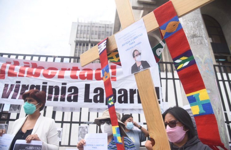 manifestación en tribunales a favor de la exjefa de la FECI, Virginia Laparra