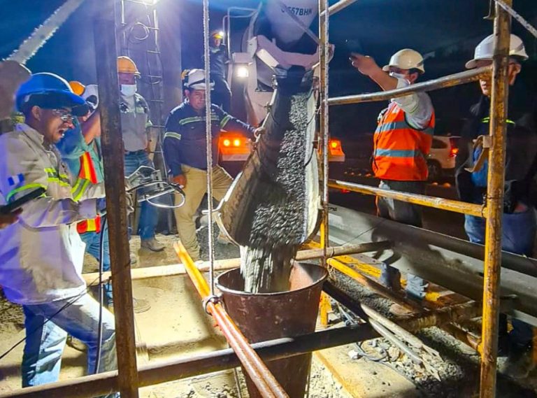 trabajos en puente de ruta al Pacífico