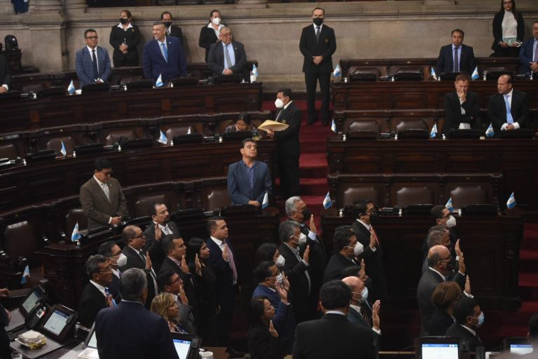 Congreso juramenta a comisión de postulación para elección de Contralor