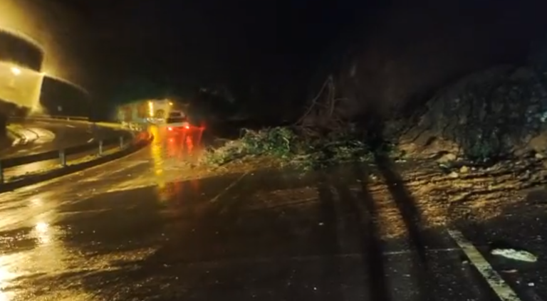 derrumbe en el Km. 22 de ruta Interamericana