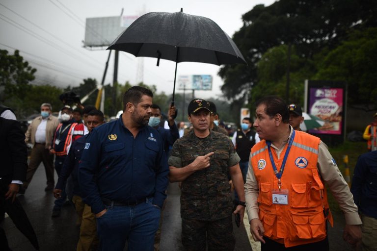 evaluaciones en Km. 11 de ruta a El Salvador por grietas