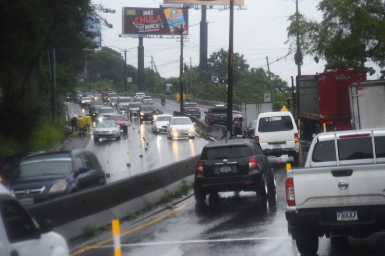 grietas en Km. 11.5 de ruta a El Salvador