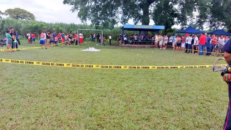 Crimen en la cancha de futbol de Masagua, Escuintla. / Foto: Bomberos Municipales Departamentales