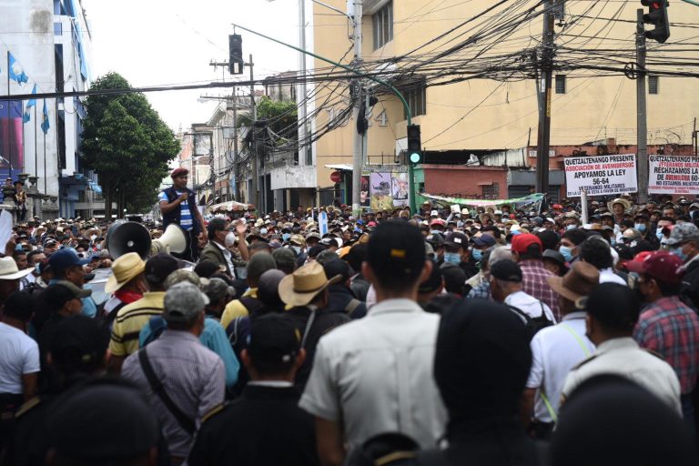 Manifestación de veteranos militares llega al Congreso, septiembre 2022