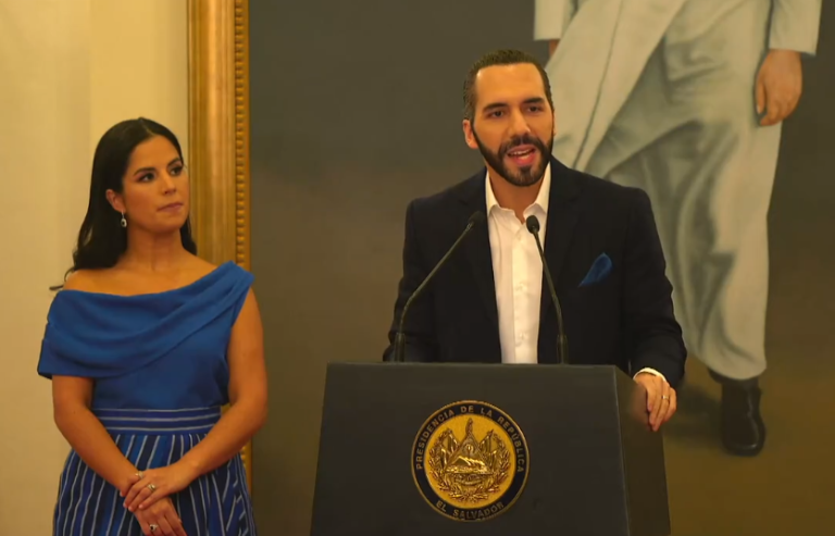 Nayib Bukele pronuncia un discurso en El Salvador