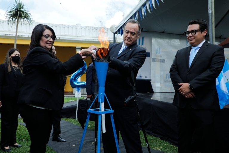 presidente Alejanddro Giammattei participa en acto cívico por Independencia