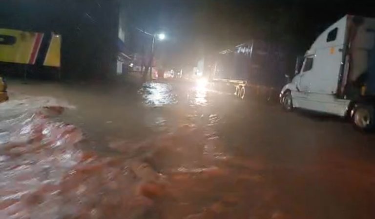 Río Shutaque se desborda en Chiquimula