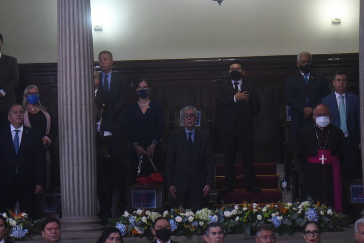 sesión solemne en el Congreso por 201 aniversario de la Independencia de Guatemala