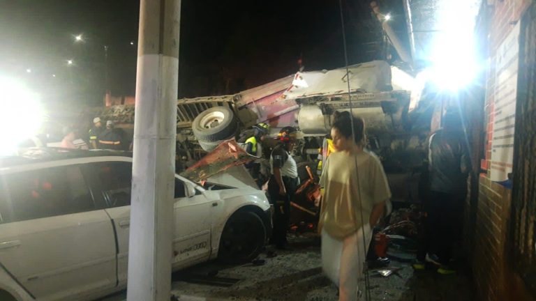 tráiler choca en zona 1 de Villa Nueva