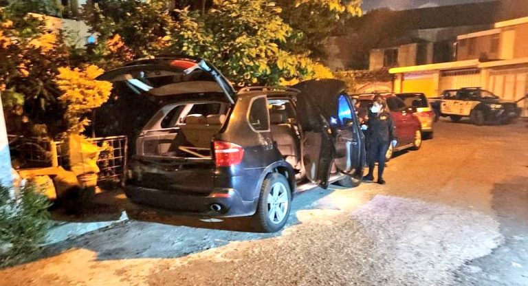 Automóvil abandonado luego de balear a los policías de tránsito. / Foto: Cortesía