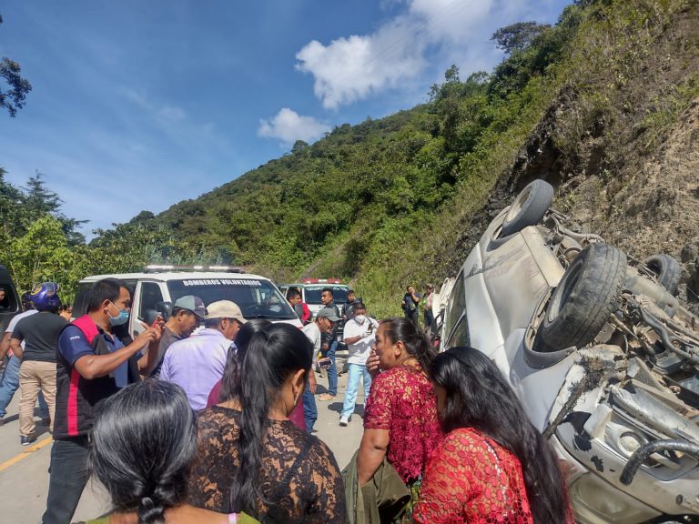 accidente de microbús en Alta Verapaz