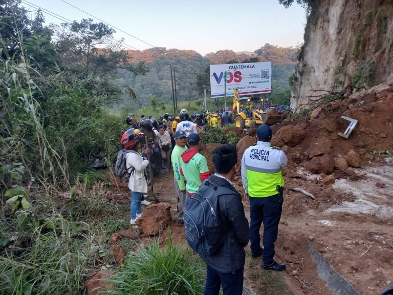 derrumbe en Km. 18 de ruta a Ciudad Quetzal