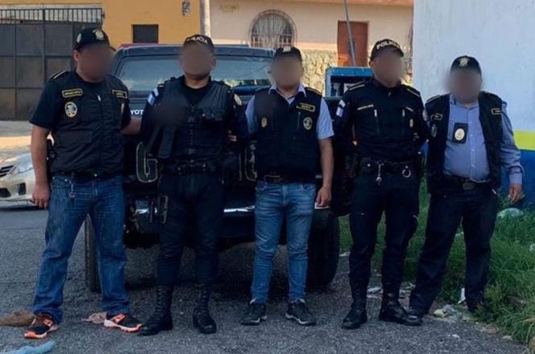 Dos agentes PNC detenidos por extorsión