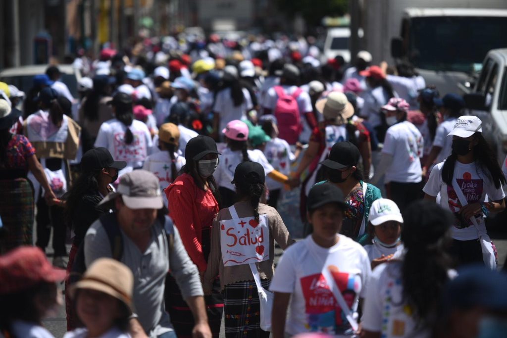 marchan para denunciar retroceso en aplicación de derechos de las niñas en Guatemala