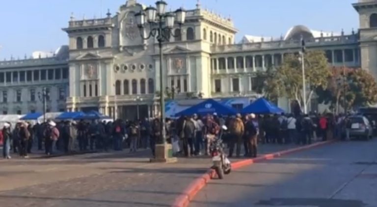 manifestación de veteranos militares en plaza de la Constitución