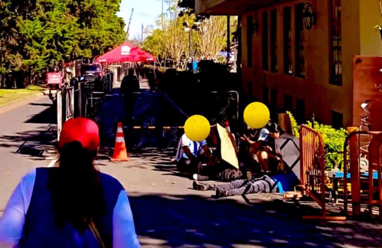 Fila para concierto de Bad Bunny días antes