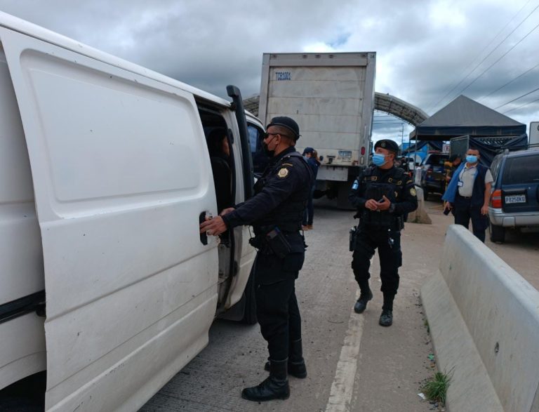 Un operativo en contra del contrabando de mercaderías se hizo en la ruta Interamericana. / Foto: PNC