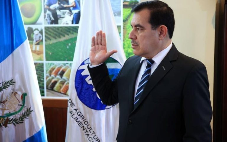 Edgar de León asume como ministro de Agricultura