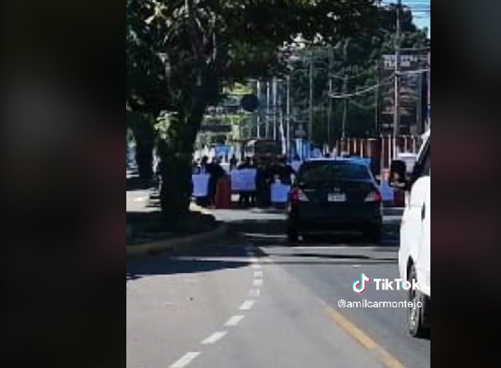 manifestación en avenida Petapa, frente a Usac