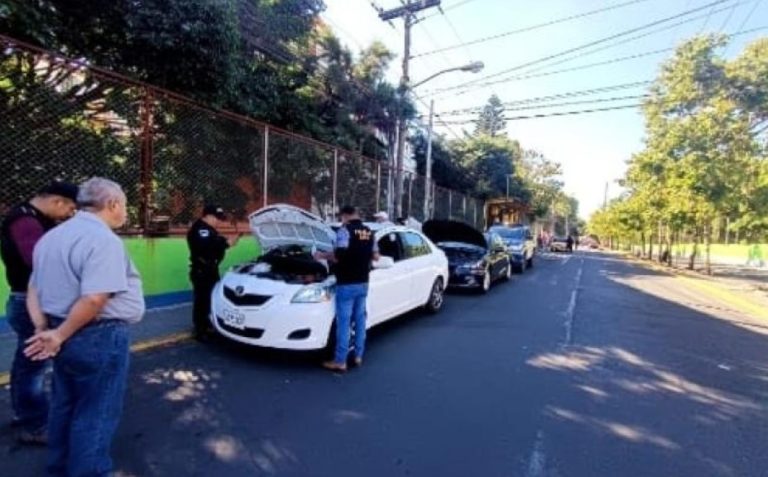 operativos de la PNC contra taxis pirata