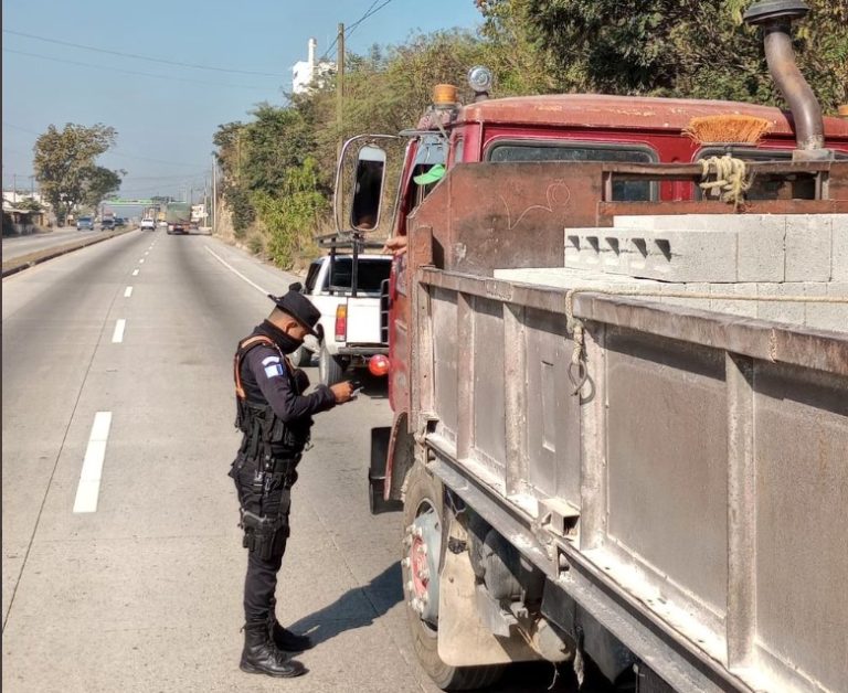 operativos del Departamento de Tránsito de la PNC