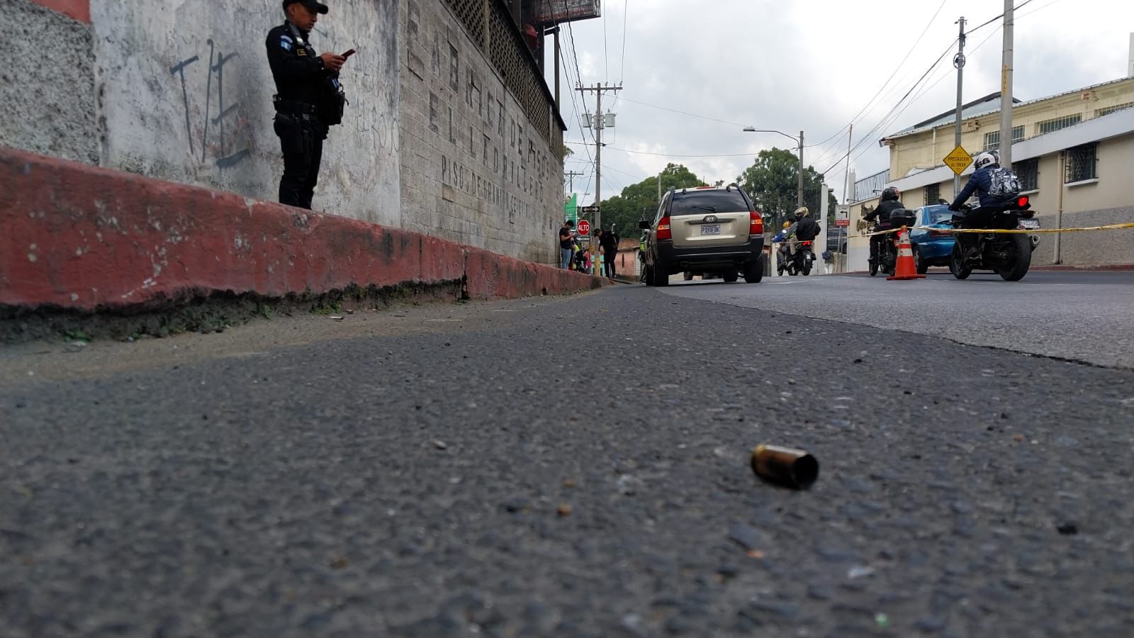 Disparan contra tripulantes de vehículo en la zona 2