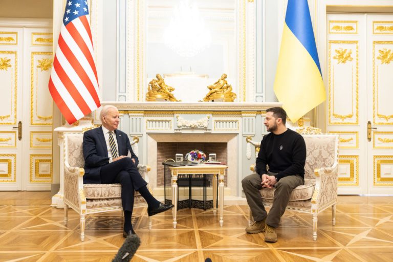 Joe Biden y Volodimir Zelenski