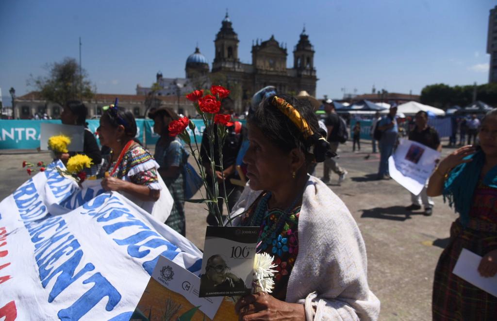 Marcha por el Día Nacional de la Dignidad de las Víctimas del Conflicto Armado recorre el centro Histórico