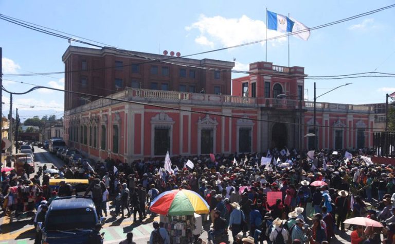 Protestas de simpatizantes del MLP frente al TSE