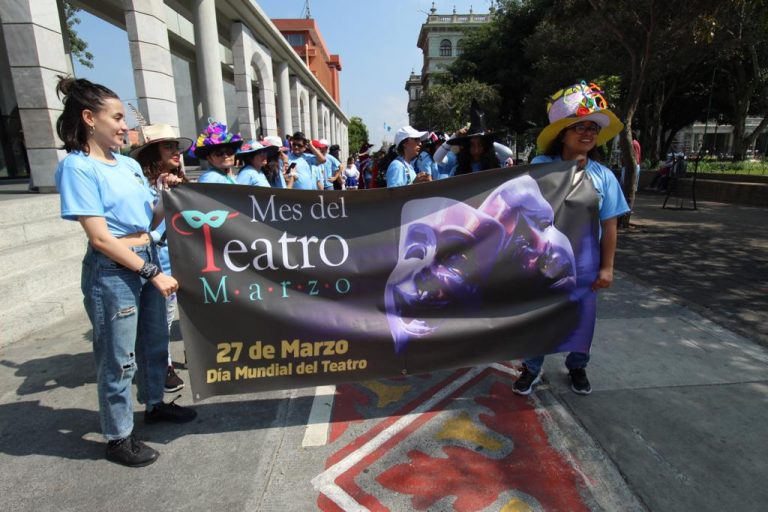 marcha por el Día Mundial del Teatro