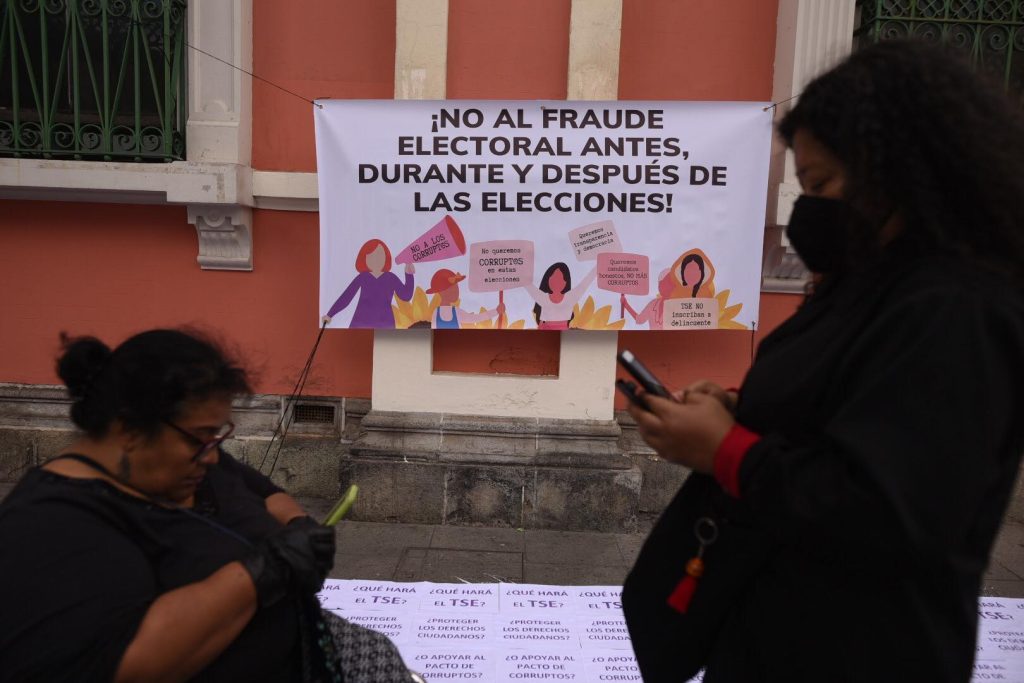 organizaciones de mujeres protestan frente al TSE