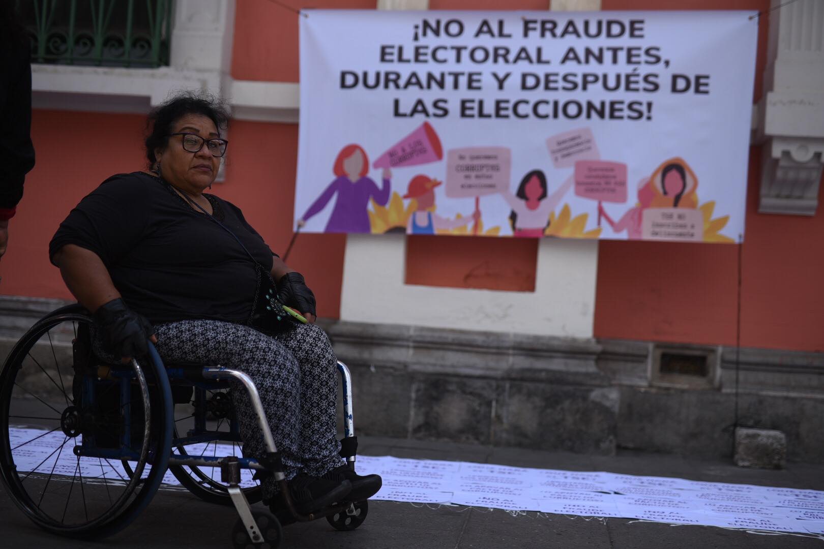 organizaciones de mujeres protestan frente al TSE