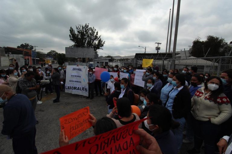 manifestación del personal del hospital temporal del Parque de la Industria