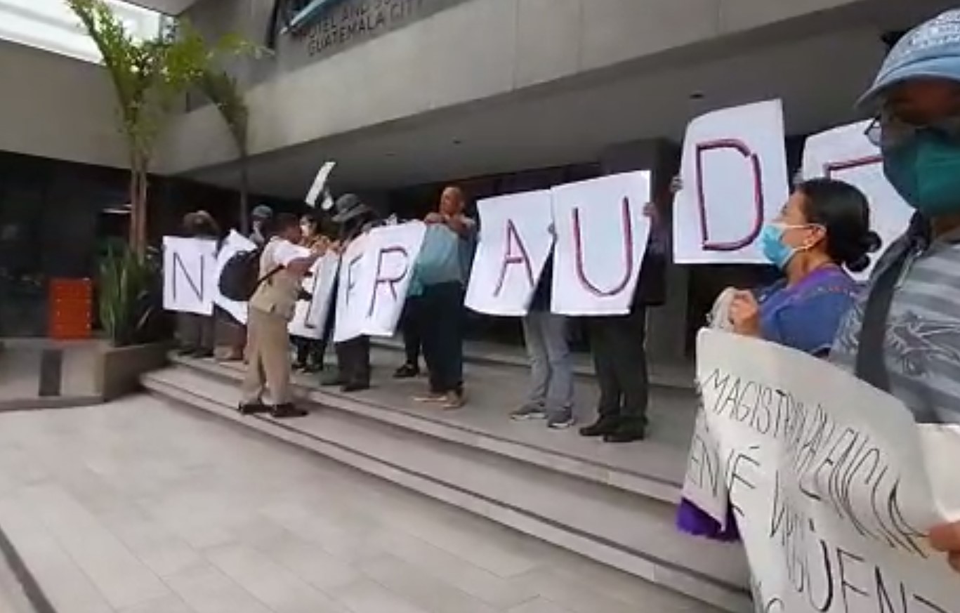 manifestación contra el TSE en la capital