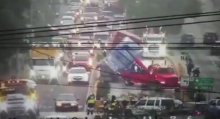 accidente de tráiler en zona 6