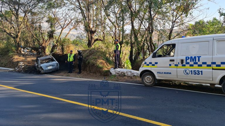 carro quemado en ruta de Naciones Unidas