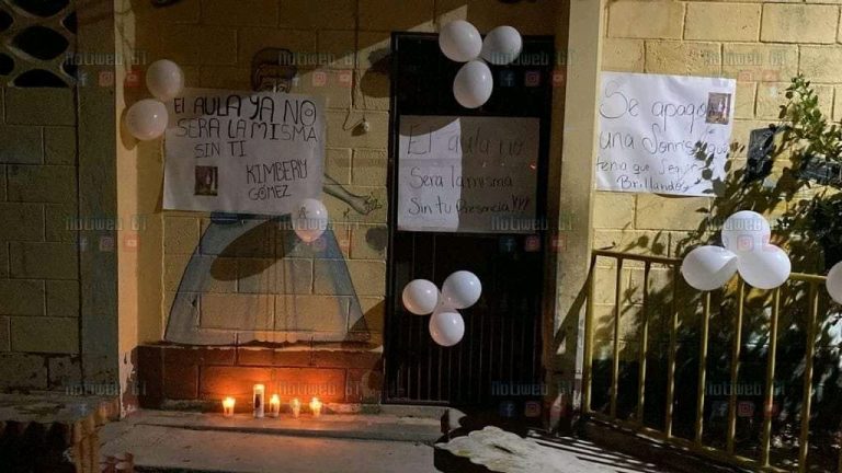 globos en escuela donde murió niña por colapso de techo