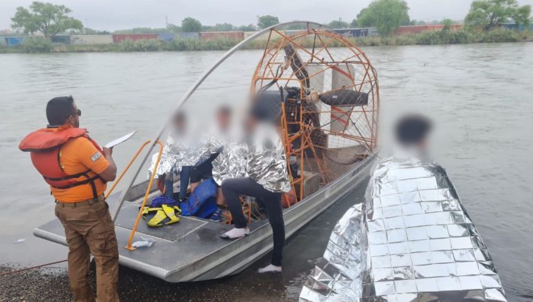 migrantes guatemaltecos rescatados en Río Bravo