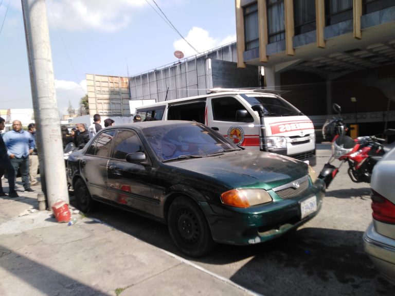 muerto en carro en zona 4