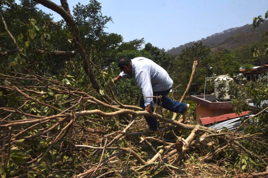 niño muere tras derrumbe en Casillas, Santa Rosa