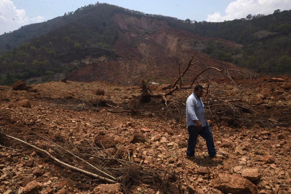 niño muere tras derrumbe en Casillas, Santa Rosa