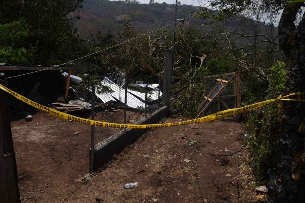 niño muere tras derrumbe en Casillas, Santa Rosa