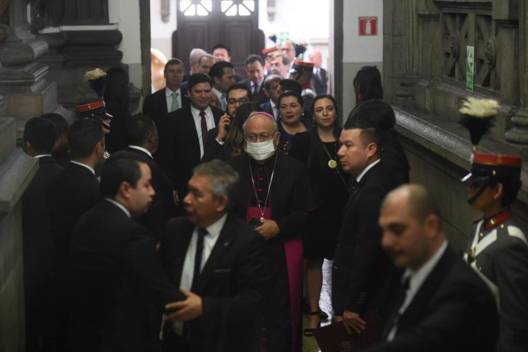 Conmemoran aniversario de promulgación de la Constitución