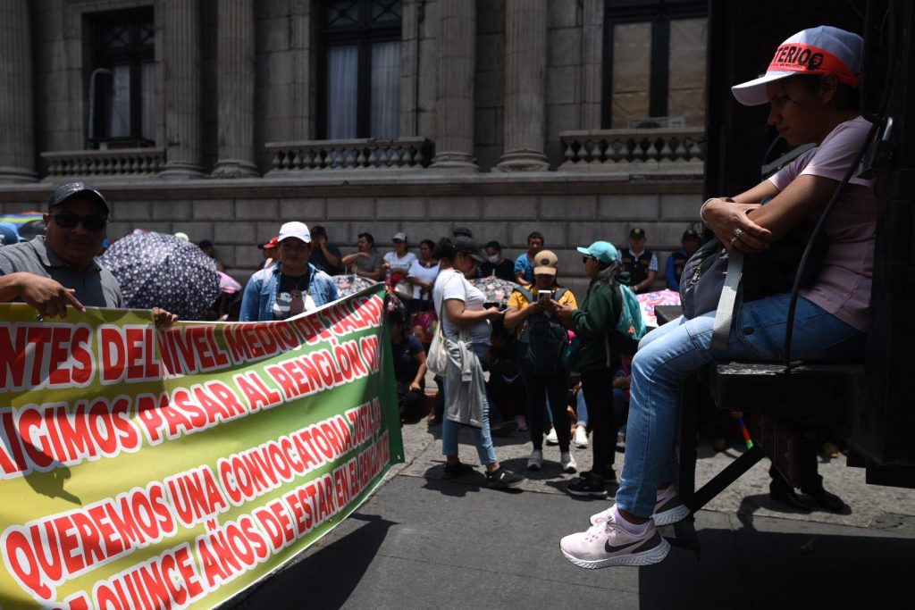 protesta de maestros frente al Congreso