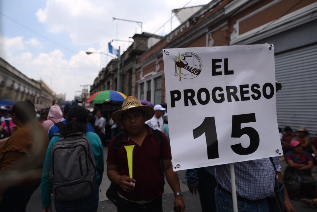 protesta de maestros frente al Congreso