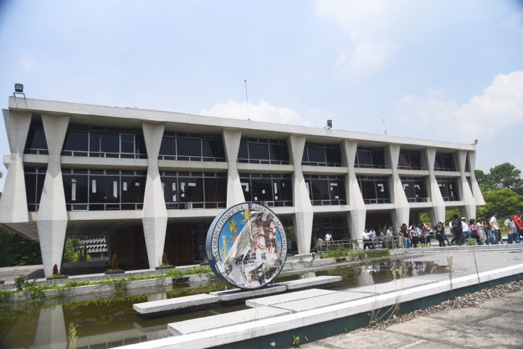 estudiantes en resistencia abren campus central de la Usac