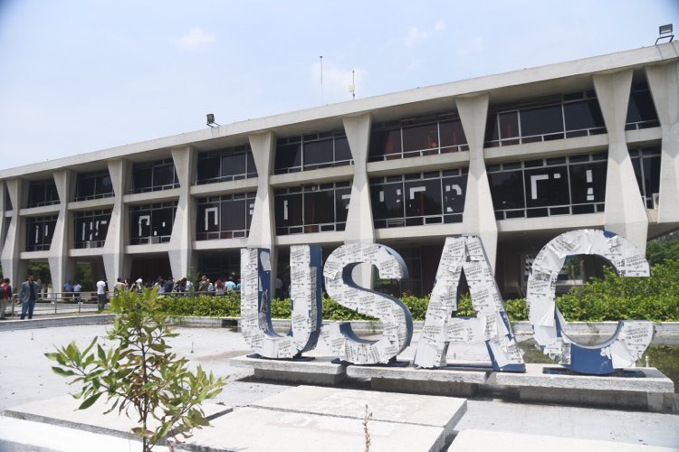 estudiantes en resistencia abren campus central de la Usac